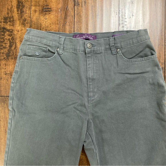 GLORIA VANDERBILT Women’s Gray Denim AMANDA Jeans Size 14 Missy Short - Picture 2 of 12